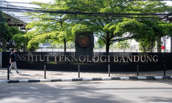 Mahasiswi ITB Ditangkap Gara-gara Posting Meme Prabowo-Jokowi, BEM Dampingi