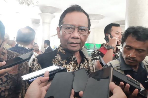 Mahfud Anggap Pengerahan TNI Jaga Kejaksaan Bukan karena Revisi UU TNI