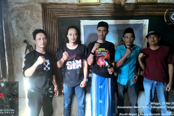 BOCAH ANGON SERAHKAN GOLOK PERJUANGAN UNTUK KANG KHOLID, SIMBOL PERLAWANAN RAKYAT BANTEN TERHADAP OLIGARKI PIK 2