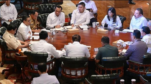 Prabowo Kumpulkan Menteri-Kapolri di Hambalang, Bahas Kondisi Global