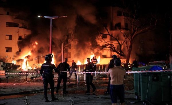 Rentetan Rudal Iran Sukses Hancurkan Kota-kota Israel